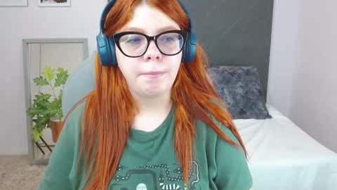 Snapshot of lucie_nicolls chatting on 01/10/25, 10:36 Lucie online show from 01/10/25, 10:36