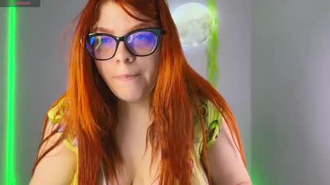 Snapshot of lucie_nicolls chatting on 02/10/25, 07:49 Lucie online show from 02/10/25, 07:49