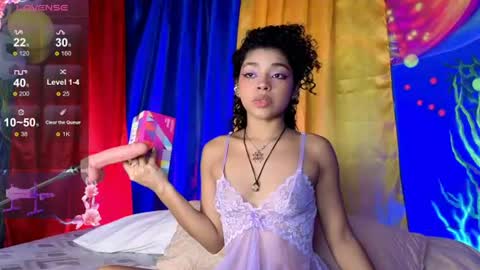 Snapshot of lucie_petite chatting on 07/12/26, 06:43 Lucie - online show from 07/12/26, 06:43