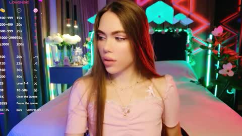 Snapshot of lucifiella chatting on 10/14/25, 04:52 MimiFors online show from 10/14/25, 04:52