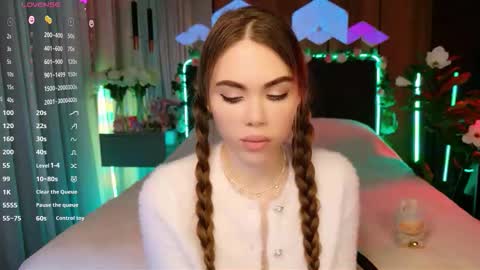 Snapshot of lucifiella chatting on 11/17/25, 04:46 MimiFors online show from 11/17/25, 04:46