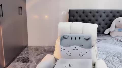 lucii04 online show from 09/25/25, 12:36