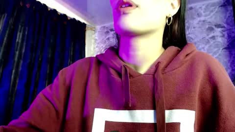 Snapshot of lucii_19 chatting on 11/23/25, 04:07 Lucia online show from 11/23/25, 04:07