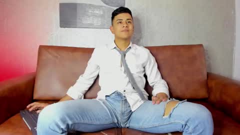 Leo online show from 01/25/25, 02:03