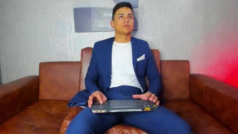 Leo online show from 09/15/25, 11:54