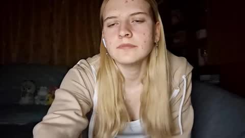 Monika online show from 09/28/25, 08:25