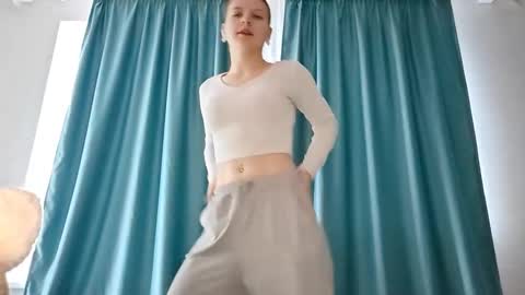 Monika online show from 11/04/25, 01:21