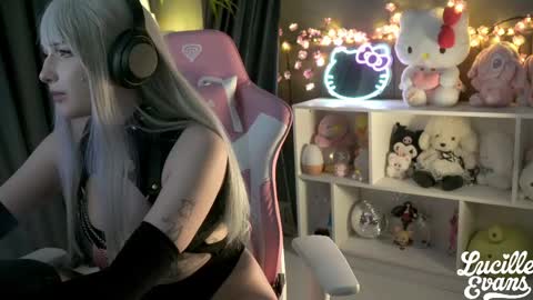 Lucy UwU online show from 04/25/26, 12:13