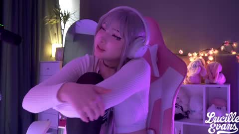 Lucy UwU online show from 04/27/26, 04:10