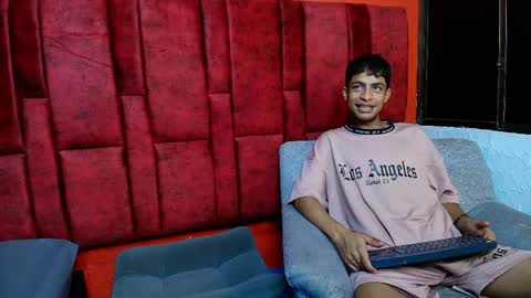 LUCK AND SAMUEL online show from 04/12/26, 02:27