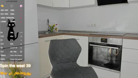 lucky__lady_ online show from 01/22/25, 09:10