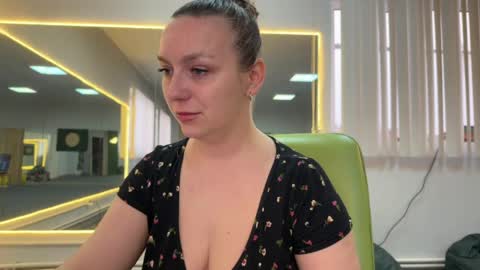 lucky_foryou_baby online show from 04/15/26, 10:00