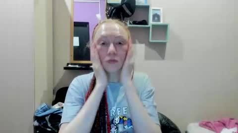 Snapshot of lucky_licky20 chatting on 03/10/25, 03:23 lucky_licky20 online show from 03/10/25, 03:23