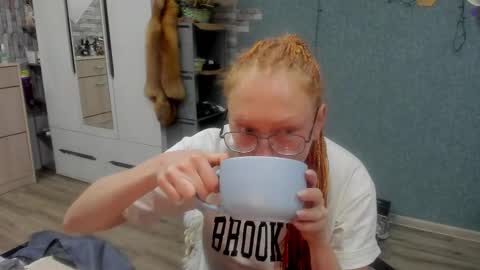 Snapshot of lucky_licky20 chatting on 12/14/25, 01:33 lucky_licky20 online show from 12/14/25, 01:33