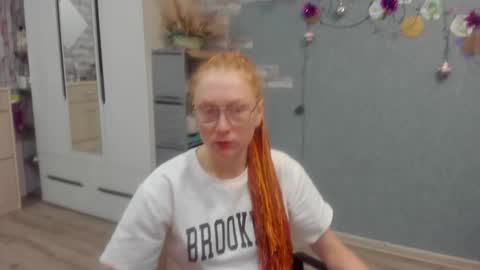 Snapshot of lucky_licky20 chatting on 12/18/25, 02:17 lucky_licky20 online show from 12/18/25, 02:17