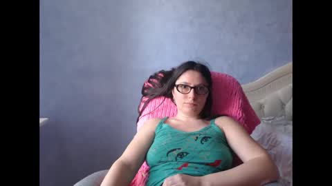 Snapshot of luckylinda23 chatting on 06/08/26, 11:21 luckylinda23 online show from 06/08/26, 11:21