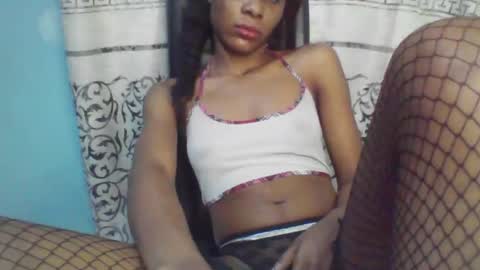 Snapshot of luckymadequeen chatting on 01/09/25, 03:26 Gloria online show from 01/09/25, 03:26