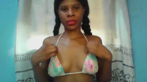 Snapshot of luckymadequeen chatting on 01/12/25, 12:55 Gloria online show from 01/12/25, 12:55