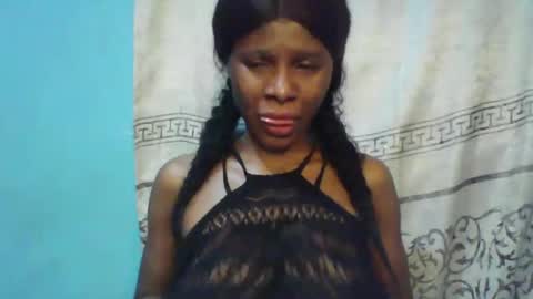 Snapshot of luckymadequeen chatting on 03/04/25, 05:11 Gloria online show from 03/04/25, 05:11