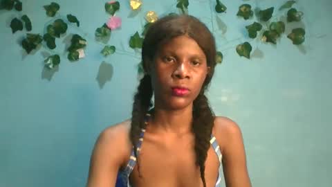 Snapshot of luckymadequeen chatting on 11/02/25, 06:43 Gloria online show from 11/02/25, 06:43