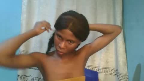 Snapshot of luckymadequeen chatting on 11/29/25, 07:06 Gloria online show from 11/29/25, 07:06