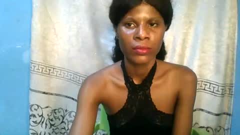 Snapshot of luckymadequeen chatting on 06/19/26, 01:21 Gloria online show from 06/19/26, 01:21