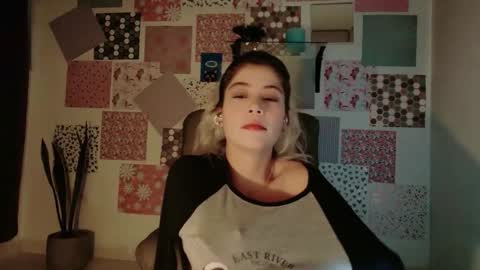 Snapshot of luckysapphire777 chatting on 11/09/25, 03:27 luckysapphire777 online show from 11/09/25, 03:27