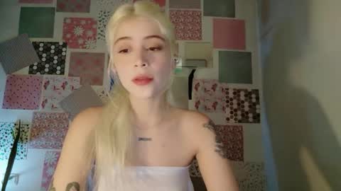 Snapshot of luckysapphire777 chatting on 11/14/25, 03:27 luckysapphire777 online show from 11/14/25, 03:27