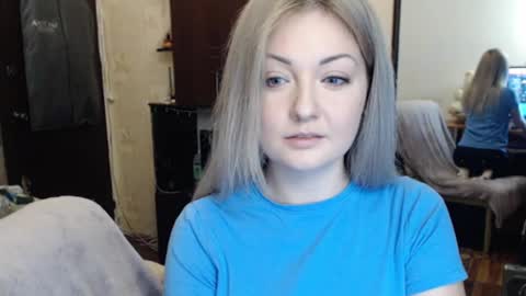 Snapshot of luckyshotgirl chatting on 12/21/24, 12:49 LuckyShot online show from 12/21/24, 12:49