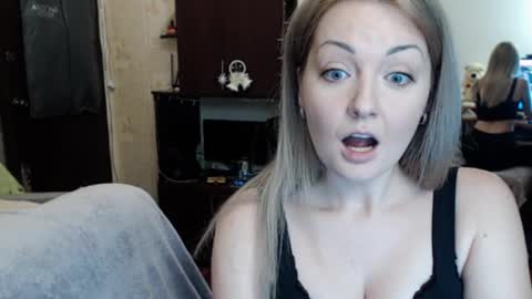 Snapshot of luckyshotgirl chatting on 01/05/25, 02:41 LuckyShot online show from 01/05/25, 02:41