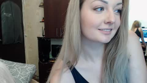 Snapshot of luckyshotgirl chatting on 01/23/25, 05:21 LuckyShot online show from 01/23/25, 05:21