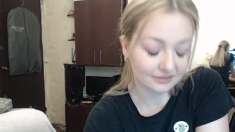 Snapshot of luckyshotgirl chatting on 01/24/25, 03:55 LuckyShot online show from 01/24/25, 03:55