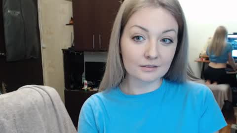 Snapshot of luckyshotgirl chatting on 02/05/25, 02:05 LuckyShot online show from 02/05/25, 02:05