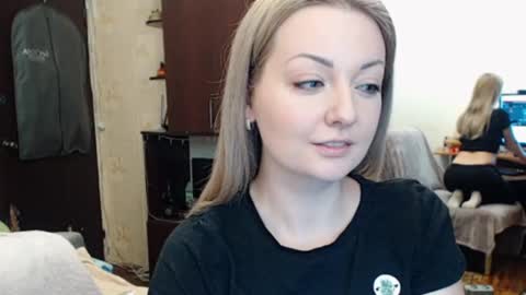 Snapshot of luckyshotgirl chatting on 02/11/25, 02:13 LuckyShot online show from 02/11/25, 02:13