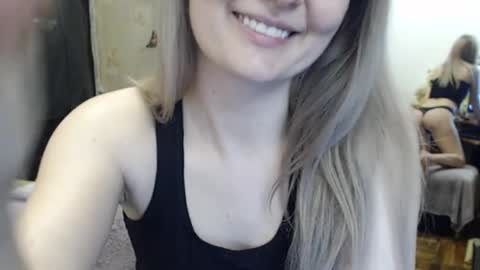 Snapshot of luckyshotgirl chatting on 03/07/25, 07:49 LuckyShot online show from 03/07/25, 07:49