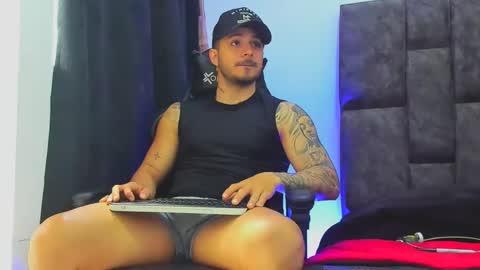 Snapshot of luckysmith12 chatting on 02/14/25, 06:40 chat with me online show from 02/14/25, 06:40