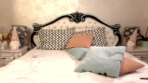 Snapshot of luckyymia chatting on 12/02/24, 08:22 Mia online show from 12/02/24, 08:22