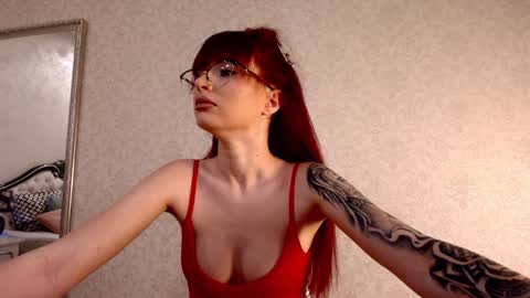 Snapshot of luckyymia chatting on 12/18/24, 06:25 Mia online show from 12/18/24, 06:25