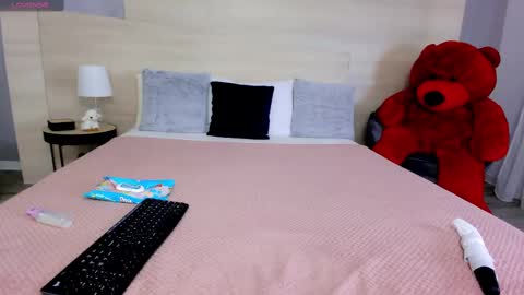 Snapshot of luckyymia chatting on 03/05/25, 08:00 Mia online show from 03/05/25, 08:00