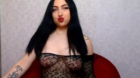 Mia online show from 05/29/26, 05:33