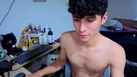 Snapshot of luclawthorne chatting on 11/25/25, 10:10 Lu Independent Model online show from 11/25/25, 10:10