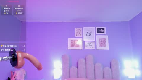 Snapshot of lucrecia_sucker chatting on 09/30/25, 07:30 Lu online show from 09/30/25, 07:30