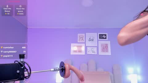 Snapshot of lucrecia_sucker chatting on 10/04/25, 07:12 Lu online show from 10/04/25, 07:12