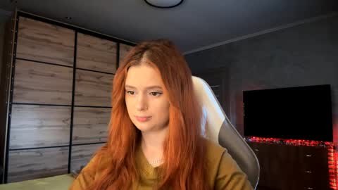 Snapshot of lucretiareisen chatting on 04/06/26, 03:13 EmmaEmbers online show from 04/06/26, 03:13