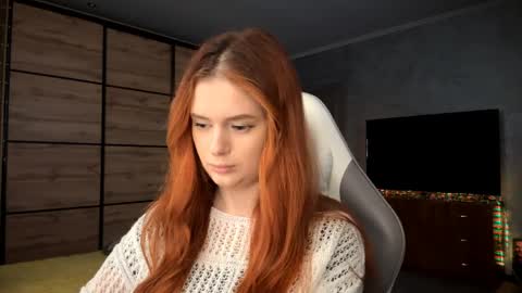 Snapshot of lucretiareisen chatting on 04/07/26, 03:12 EmmaEmbers online show from 04/07/26, 03:12