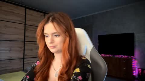 Snapshot of lucretiareisen chatting on 04/08/26, 03:12 EmmaEmbers online show from 04/08/26, 03:12