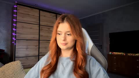 Snapshot of lucretiareisen chatting on 04/09/26, 03:06 EmmaEmbers online show from 04/09/26, 03:06