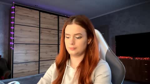 Snapshot of lucretiareisen chatting on 04/10/26, 03:06 EmmaEmbers online show from 04/10/26, 03:06