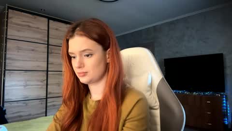 Snapshot of lucretiareisen chatting on 04/13/26, 03:06 EmmaEmbers online show from 04/13/26, 03:06