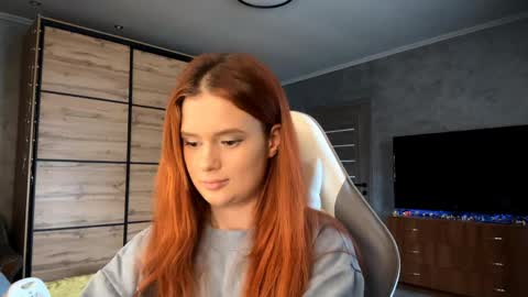 Snapshot of lucretiareisen chatting on 04/16/26, 02:07 EmmaEmbers online show from 04/16/26, 02:07